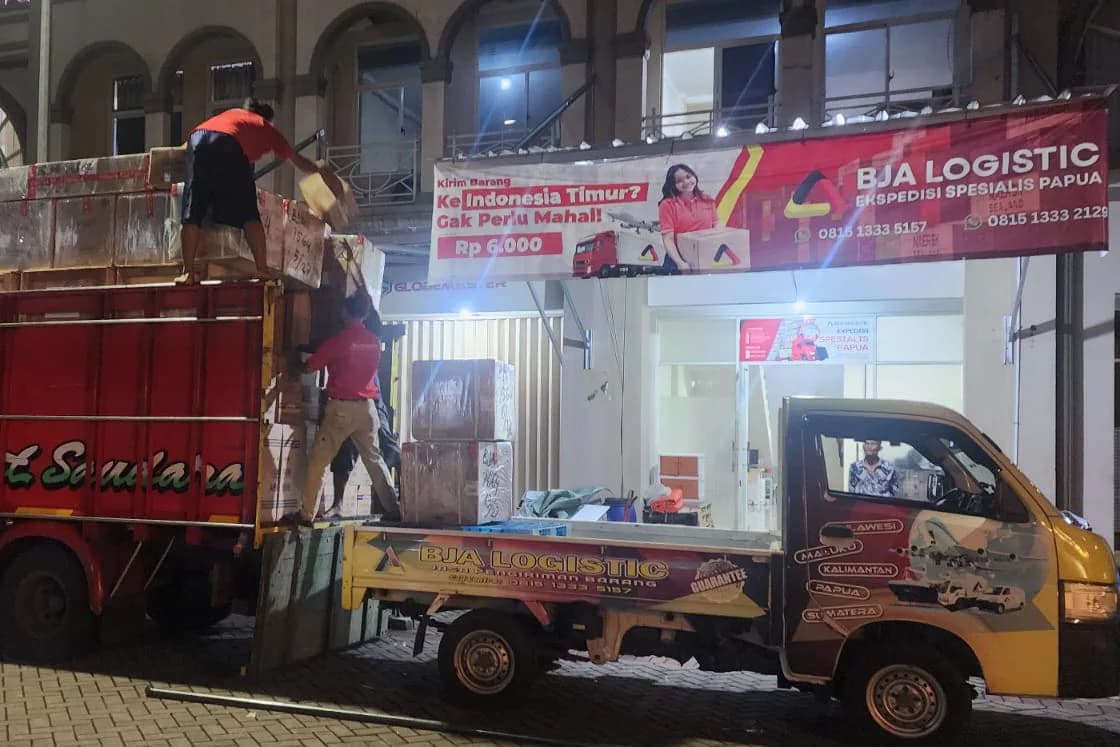 Kegiatan pengiriman BJA Logistic