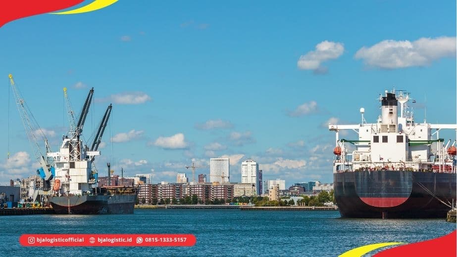pemandangan laut untuk ilustrasi pengiriman cargo ke Dogiyai