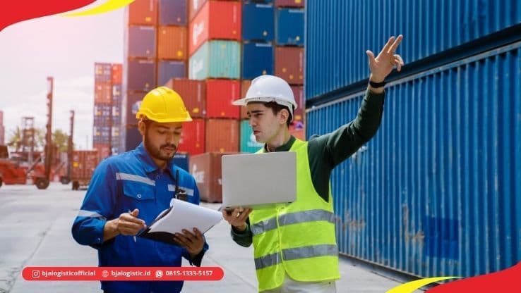 proses pengiriman kargo dari gudang menuju pelabuhan untuk dikirim ke Papua