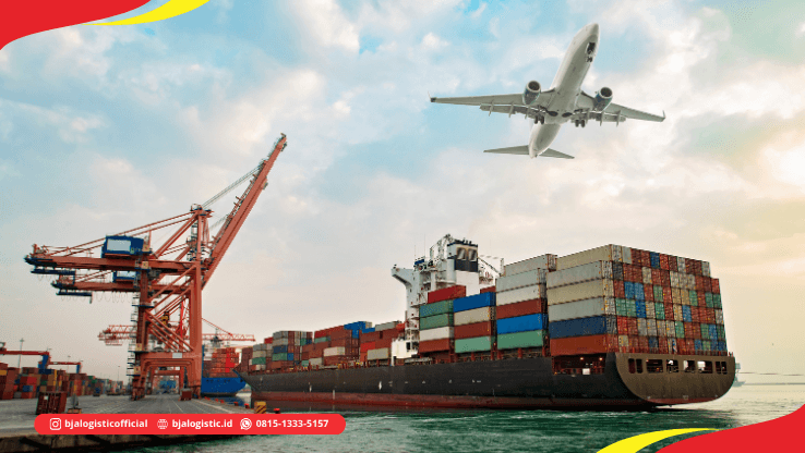 Cargo besar dalam proses transit di pelabuhan sebelum melanjutkan perjalanan