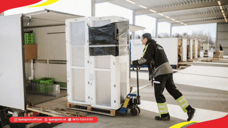 Ekspedisi Jakarta Solo untuk pengiriman furnitur dan perlengkapan usaha yang sudah dipacking