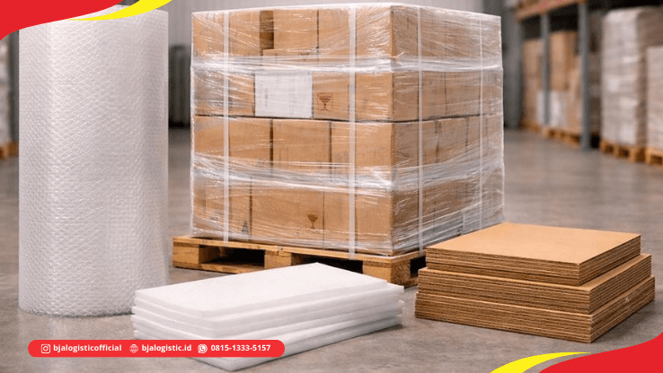 Stretch film bubble wrap kardus atau kayu untuk packing cargo ke Maluku