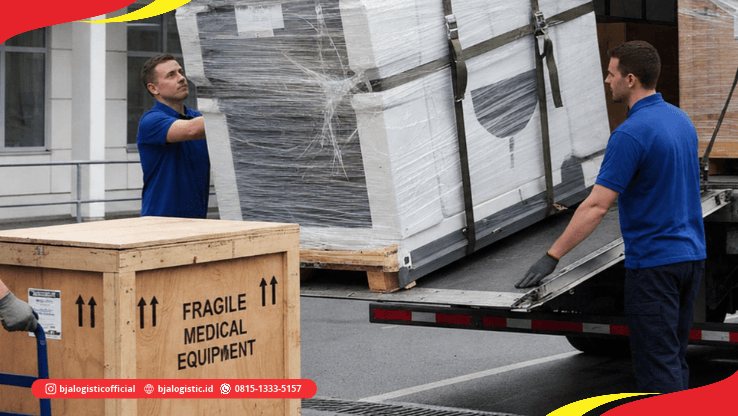 Operasional sedang menaikan  Alat Kesehatan Non-Cold Chain
