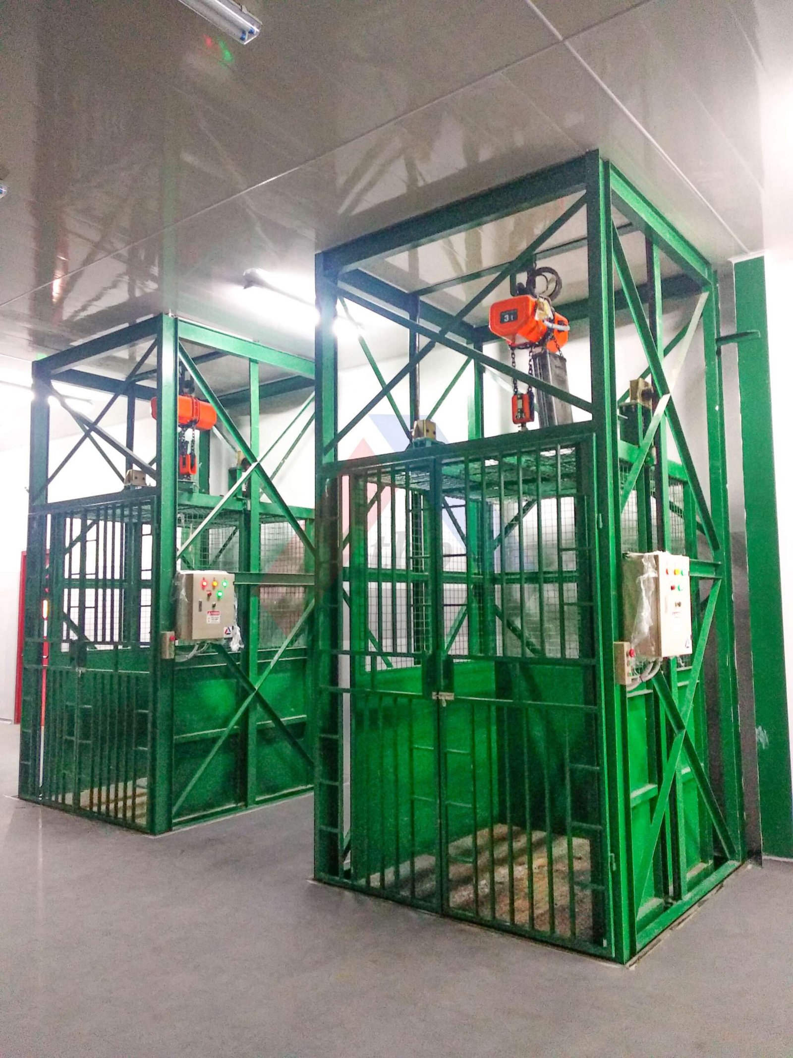 lift barang atau cargo lift